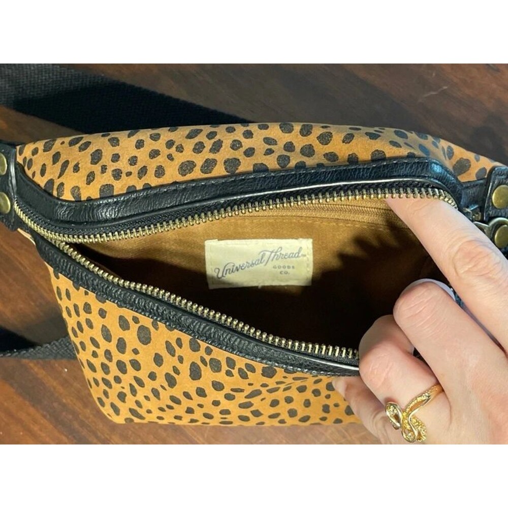 Universal Thread crossbody - Picture 3 of 3
